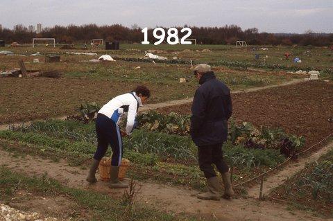 Le départ en 1982  de notre potager  ... Nénette et Papa